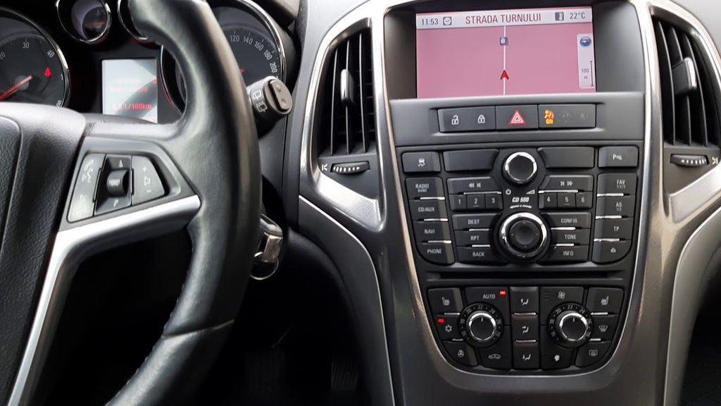 Comment installer un GPS dans une Opel Astra J ?
