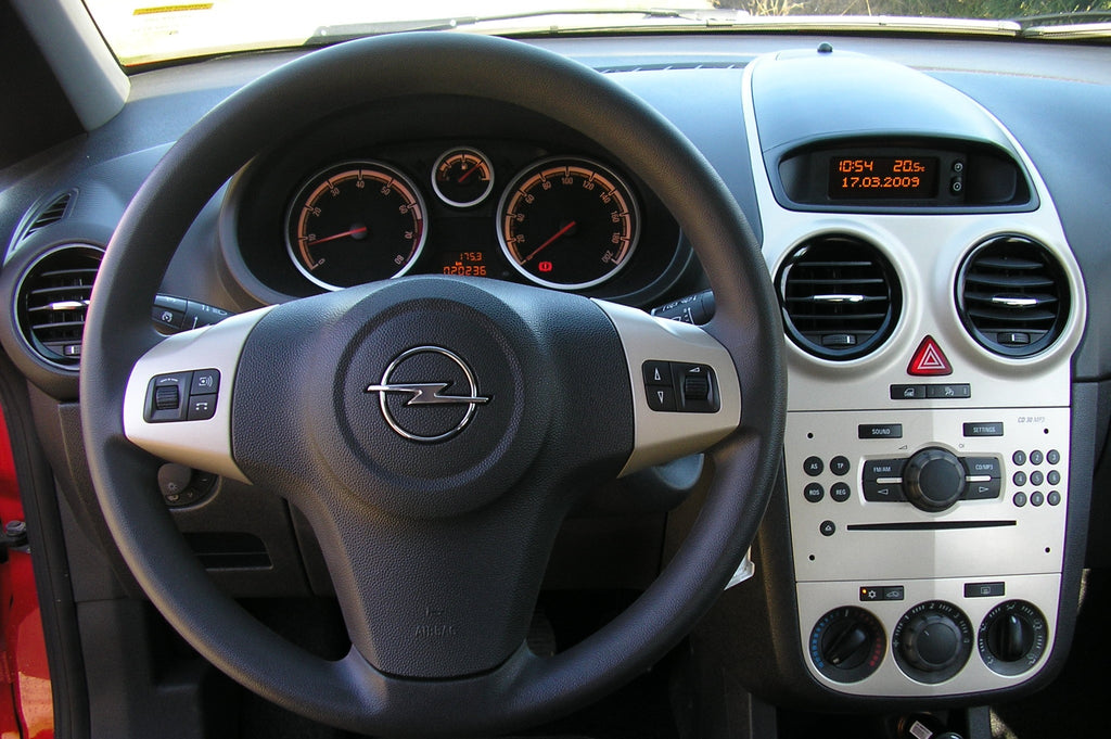 Autoradio GPS Opel Corsa D : appréciez vos musiques dans votre véhicule