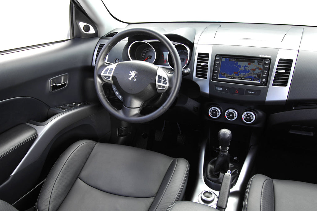 Comment installer un nouveau GPS à bord d’une Peugeot 4007 ?